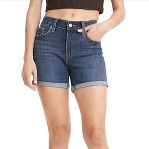 Levi's Women's Mid Length Shorts
(size 28Regular and 24Regular S and XXS)
